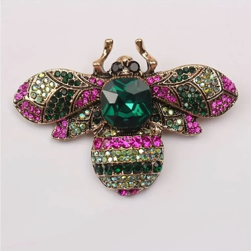 🩷 Betsey Johnson stunning & sparkling bumblebee brooch 🩷